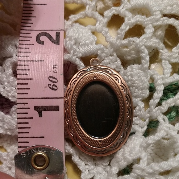 Vintage Style Photo Locket Charm Pendant Necklace - Picture 4 of 4